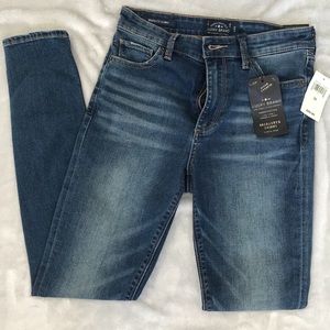 NWT Bridgette skinny jeans